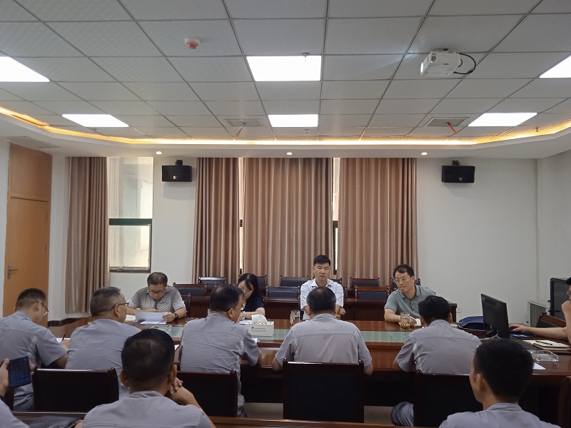 趙震海書記在能礦錳業(yè)調(diào)研2.jpg