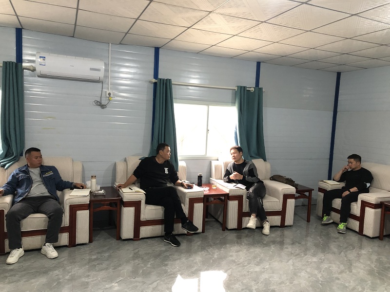 雙方進(jìn)行會(huì)談探討.jpg