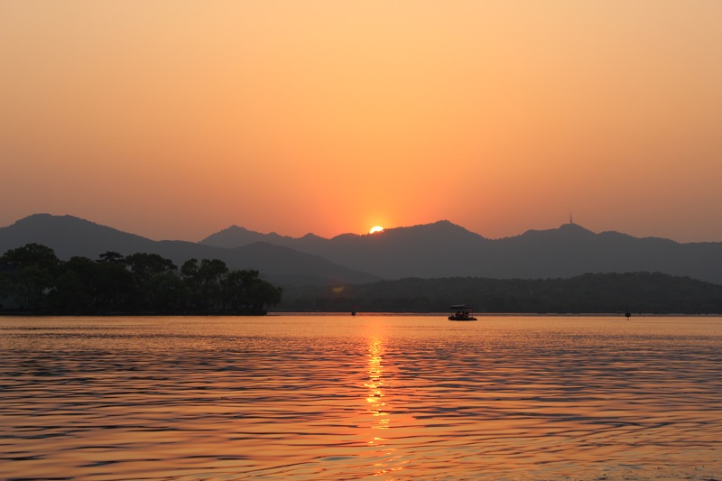 24-《西湖夕陽(yáng)》 吳生紅.JPG