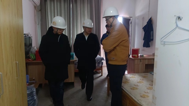 李凱總帶隊檢查宿舍.jpg